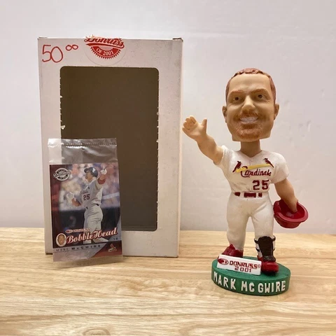 MARK McGWIRE St. Louis Cardinals 2001 Donruss Bobblehead + Card *LE /2000* [D] Cover