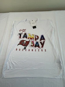 WEAR by Erin Andrews Greetings From Tampa Bay Buccaneers NFL Boxy T-Shirt S New - Picture 1 of 6