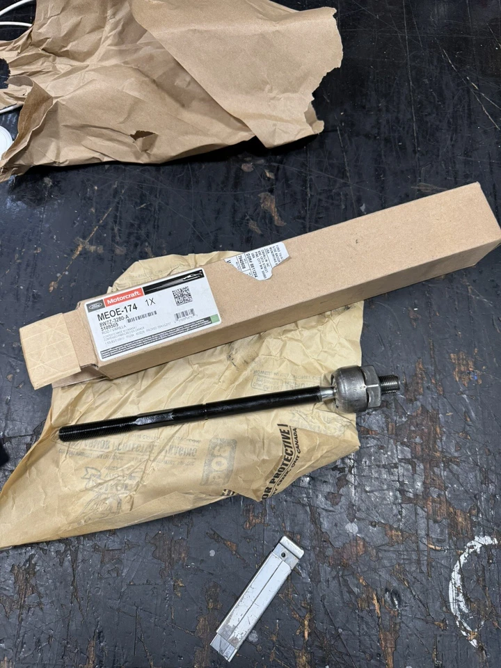 Barra de amarre interior genuina Ford OEM 8W7Z-3280-A NUEVO EN STOCK 03-2011 Crown Vic Towncar Marquis Foto 1 de 4