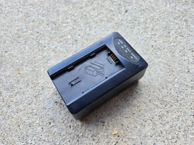 Cargador adaptador de CA Hitachi DZ-ACP1 OEM Foto 1 de 3