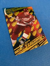 STEVE YZERMAN 1997-98 PACIFIC PARAMOUNT CANADIAN GREATS #7 GOLD FOIL RARE! EX!