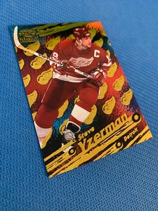 STEVE YZERMAN 1997-98 PACIFIC PARAMOUNT CANADIAN GREATS #7 GOLD FOIL RARE! EX!