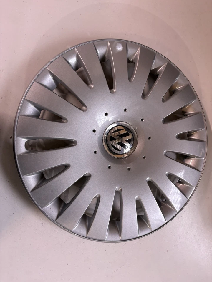 Tapacubos 2007-2011 EOS, 2006-2010 PASSAT 3C0601147B OEM VW VOLKSWAGEN 16" #61553 Foto 1 de 4