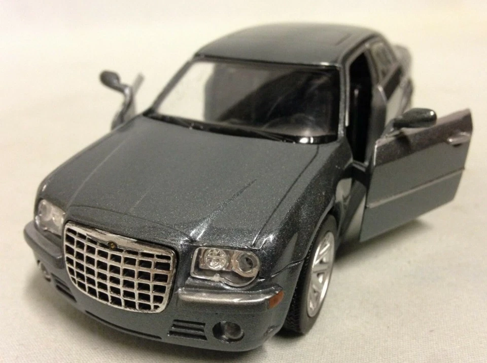 NEWRAY, CHRYSLER 300C Dark Gray, 1/32, NEW50433HH - Image 1 of 4