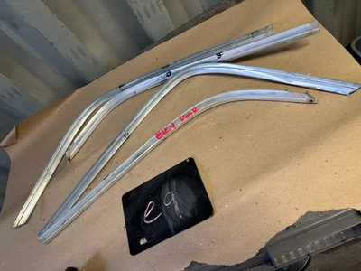 81 82 83 1987 EL CAMINO CABELLERO 1978 MOLDURA PARABRISAS TRASERO ESCUDO O Foto 1 de 4