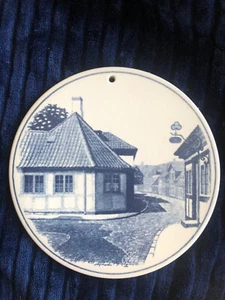 Royal Copenhagen Denmark blue white porcelain wall decor Anderson’s house - Bild 1 von 2