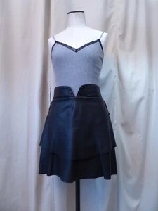 NUE 19.04 Jupe courte 100 % CUIR NOIR bord clouté T 38 parfait etat - Picture 1 of 10