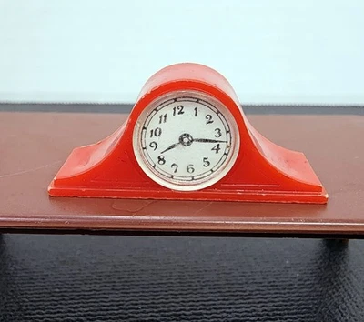 Reloj vintage de manto rojo Renwal #14 muebles para casa de muñecas Foto 1 de 4
