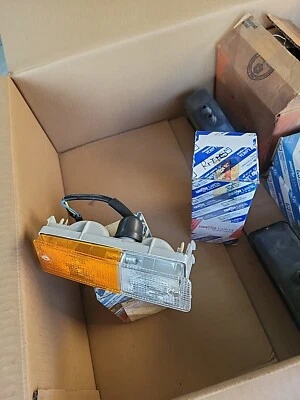 FRECCIA ANT. SINISTRA COMPLETO NUOVO ORIG. FIAT RITMO 4439820 CARELLO 11.239.714 - Immagine 1 di 4