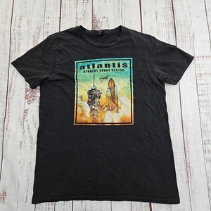 Atlantis Kennedy Space Center Black Short Sleeve Cotton T-Shirt Men's L - Picture 1 of 10
