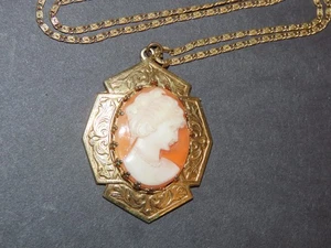 c.1910 CAMEO PENDANT NECKLACE CARVED SHELL ORNATE SETTING GOLD TONE 26" - Picture 1 of 3