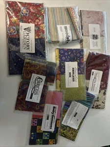 Lot Of 8 Charm Packs Benartex Squares Mixed Sizes Cotton Q38 - Picture 1 of 10