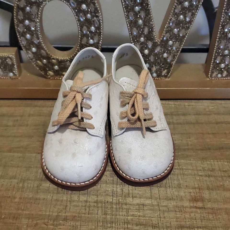 Sapatos de couro creme para caminhada bebê avestruz tamanho 5,5 - Imagem 1 de 4