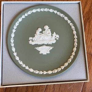 Wedgewood Jasperware Mothers Day Vintage 1972 Decorative Plate Green Mom & Child - Picture 1 of 9
