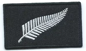 Silver Fern Flag Embroidered Patch Iron-on Motif - Aotearoa Kiwi New Zealand - Foto 1 di 1