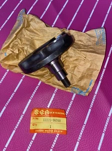 Suzuki Oem Nos RG 250 WD 1983 crankshaft mid web 12221-16700 - Picture 1 of 3