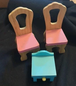 KidKraft Holz Puppenhaus rosa Stuhl 2er Set plus blau Nachttisch gebraucht - Bild 1 von 4
