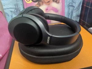 Sony 1000XM2 Cuffie Wireless con Cancellazione del Rumore Nero con Custodia - Testate  - Foto 1 di 20