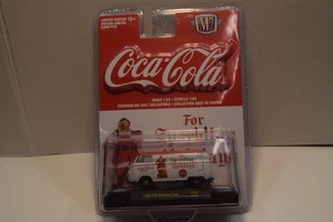 M2 Machines Coca Cola 1960 VW DELIVERY VAN Christmas Sparkling Holidays 1:64 NEW - Bild 1 von 3