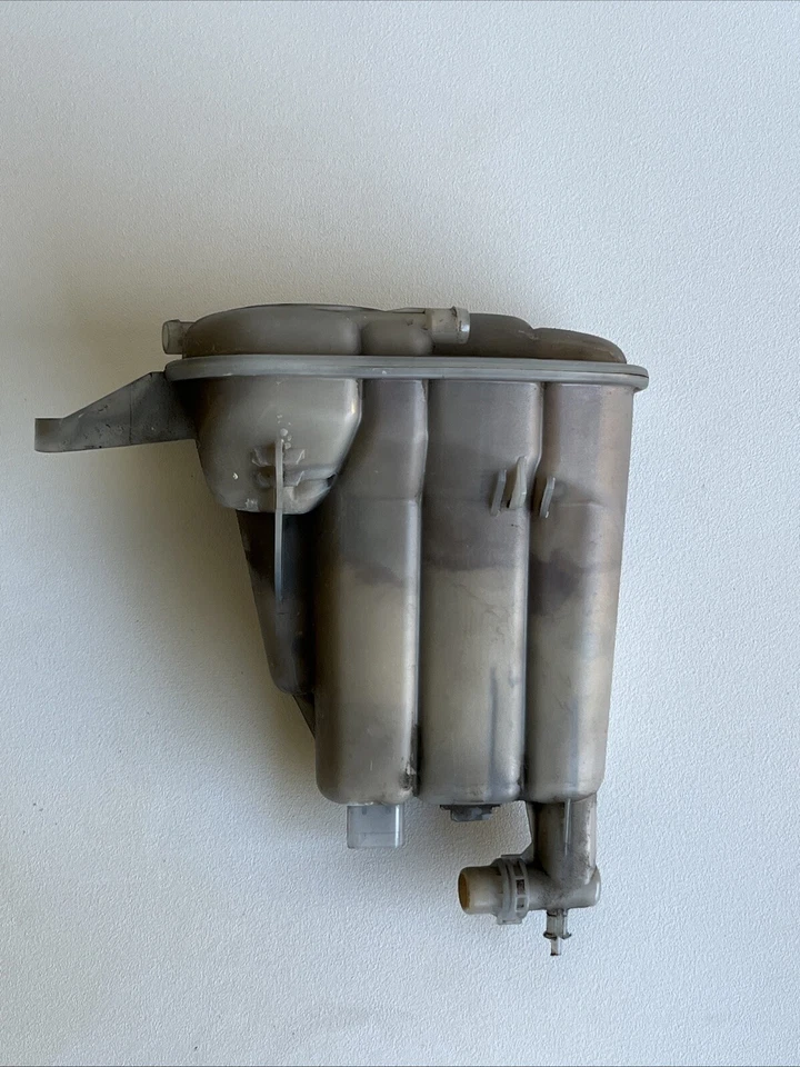 Depósito de refrigerante del motor para Audi 2013-2016 2,0 L A4/A5/Allroad Foto 1 de 4