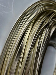 PP8 Mignon, nastro ecopelle platino per tracolle, bracciali, cinturini – Mt. 20 - Foto 1 di 8