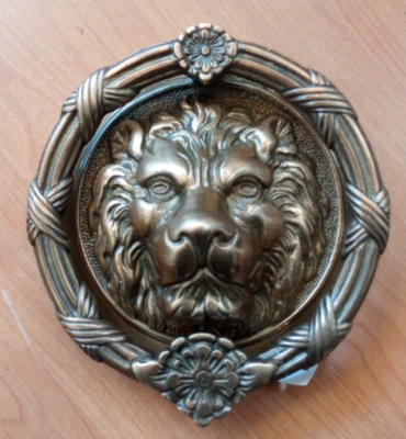 Llamador de puerta de hierro fundido cabeza de león cara puerta llamador latón antiguo 8" x 7-3/4" Foto 1 de 3