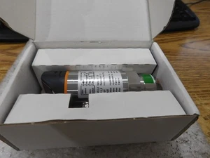 IFM / Efector Model: PN2222  Pressure Sensor.   PN: 100-SBN14-MFRKG / US . NOS - Picture 1 of 2