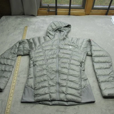 Chaqueta North Face Down Mujer Gris Medio Serie Summit Capucha Cremallera Completa Aislada Foto 1 de 4