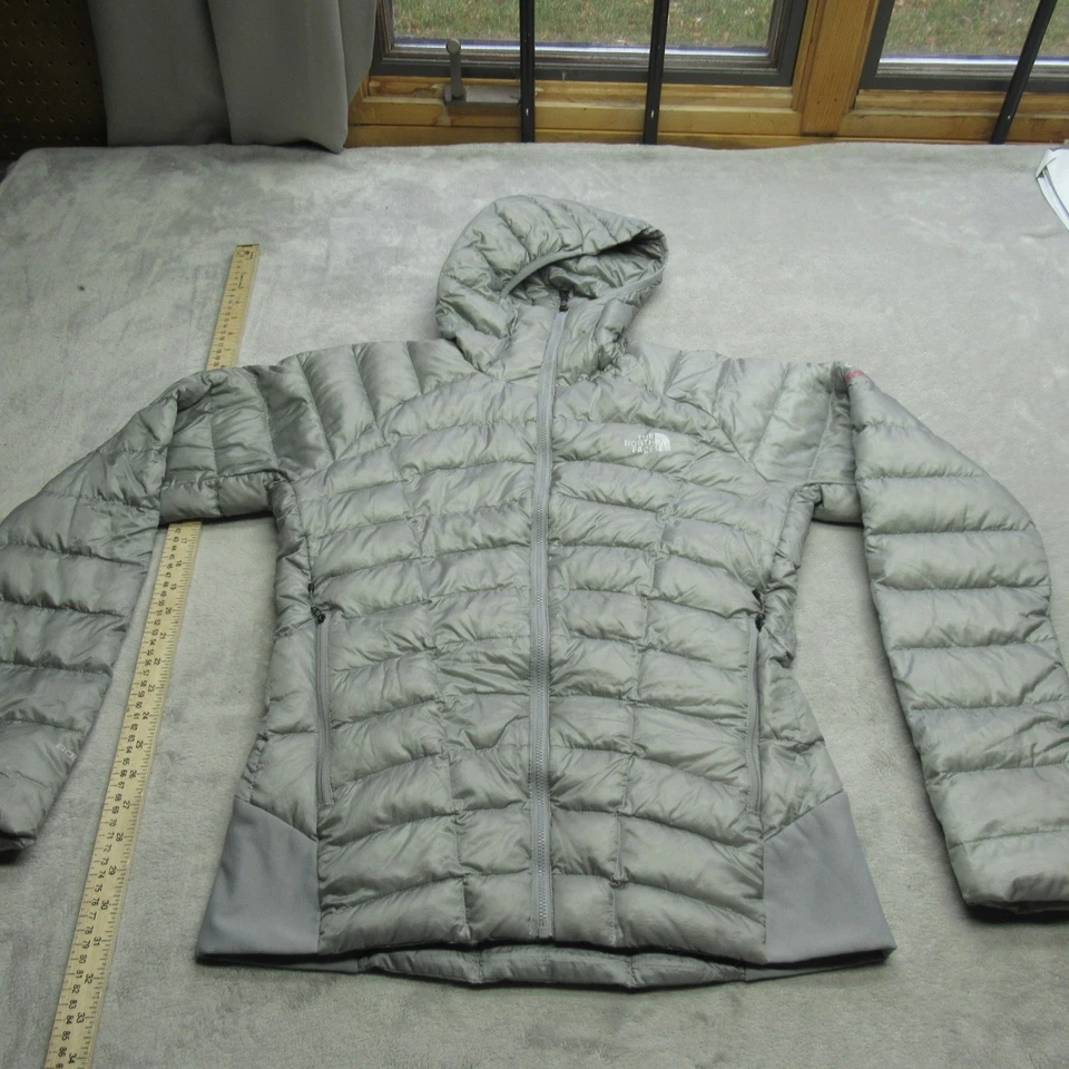 Женский пуховик North Face средний серый серия Summit с капюшоном на молнии утепленный - Изображение 1 из 4