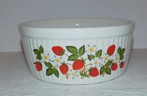 VINTAGE SHEFFIELDS ERDBEEREN 'N CREME 8" STEINZEUG KASSEROLLE - Bild 1 von 6