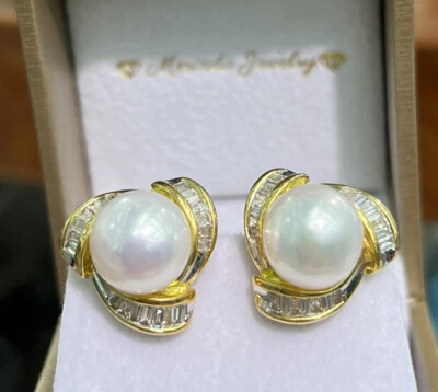 18K Solid Yellow Gold Pearl With Baguettes Diamond Earrings. - Image 1 of 4