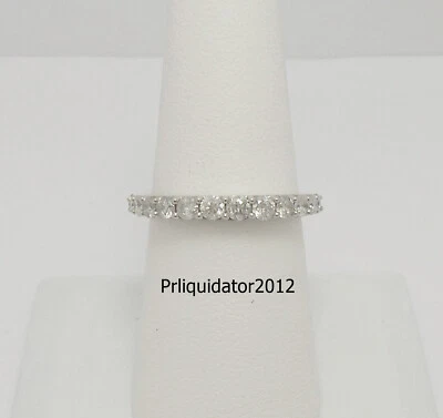 Alianza de boda de aniversario con punta compartida de diamantes naturales de 1 quilate de oro blanco de 10 quilates Foto 1 de 4