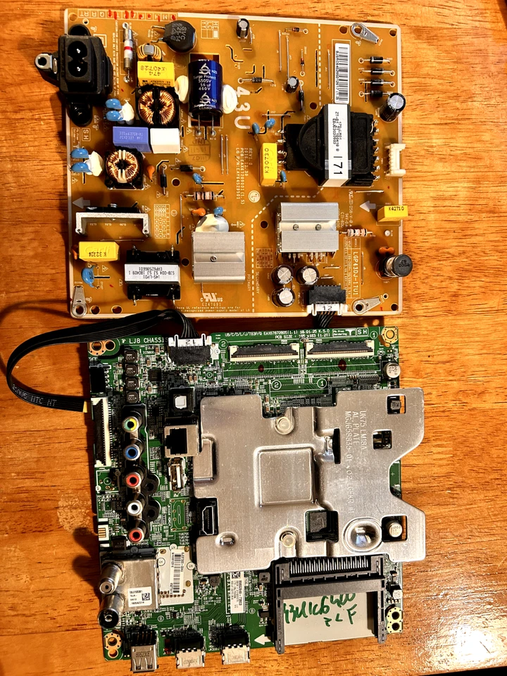 Placa base + fuente de alimentación 43UK6400PLF EBT65273813 65273813 + EAY64529501 Foto 1 de 1