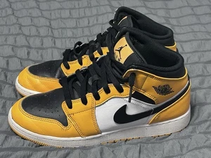 Nike Schuhe Damen 8,5 Jugend 7Y Jordan 1 Mid "Yellow Toe" Turnschuhe 554725-701 - Bild 1 von 24