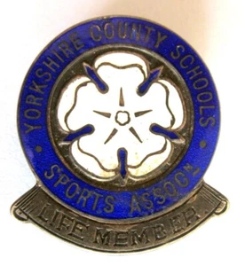 UNITED KINGDOM - YORKSHIRE COUNTY SCHOOLS ASSOCIATION LIFE MEMBER SILVER BADGE - Picture 1 of 2