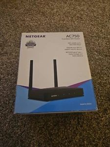 NETGEAR AC1200 Dual Band WiFi Router Model R6120 - Picture 1 of 3