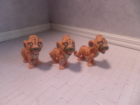 CHEETAH LEOPARD MINIATURE FIGURES LOT Cover