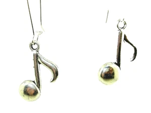 Nuevos Pendientes Colgantes Música NOTA Pulidos Tono Plata 1-7/8" Largo - Imagen 1 de 3