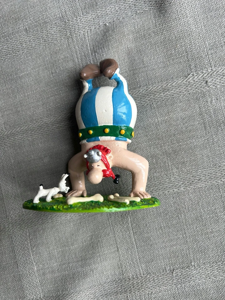 PIXI UDERZO OBÉLIX FAISANT L'ÉQUILIBRE DEVANT IDÉFIX 1000 EX 2002 PARFAIT ÉTAT - Bild 1 von 4