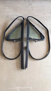 OEM 1992 - 1996 Ford F150 F250 F350 Bronco Vent Window Assemblies ( PAIR ) - Picture 1 of 17