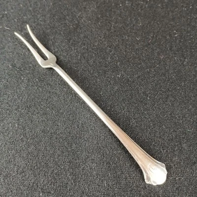 Tenedor Chippendale by Towle plata esterlina oliva o pepinillo 5 7/8" "D"  Foto 1 de 4