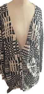 Avenue women's black/white geometric print rayon blend button up Cardigan 14/16 - Picture 1 of 3