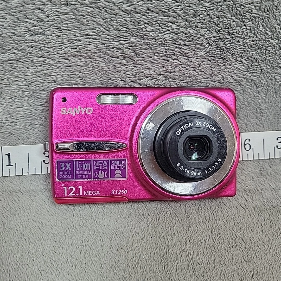 SANYO Sanyo VPC Digital Cameras 12-13.9 MP Maximum Resolution for