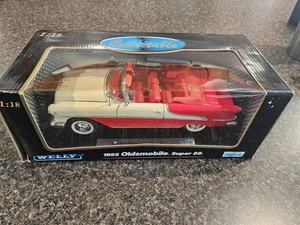 Welly 1955 Oldsmobile Super 88  1/18 Scale White/Red - Picture 1 of 8