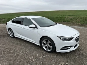 Vauxhall Insignia 1.5 Sri Turbo - Picture 1 of 16