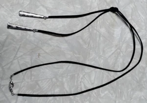 COLLAR GARGANTILLA CORDÓN GAMUZA PUNTAS NEGRAS Y PLATEADAS - Imagen 1 de 6
