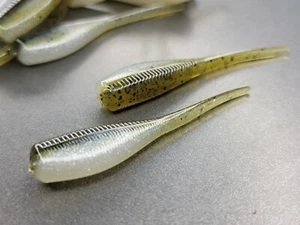 (24) 2" PLATTENJÄGER ""NatGrn/Pearl Wh"" GRUBS KÖDER JIGS CRAPPIE PANFISH STINGER - Bild 1 von 3