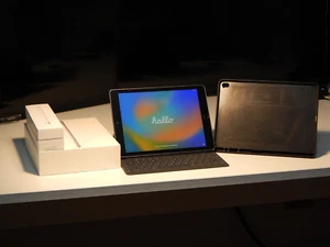 Apple iPad Pro 9.7" 32GB Wi-Fi + Pencil + Smart Keyboard - Imagen 1 de 4