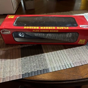 Atlas HO Scale ~ New 2025 ~ Santa Fe ~ Plate Girder Bridge Code 100 ~ ATSF ~ 893 - Picture 1 of 3