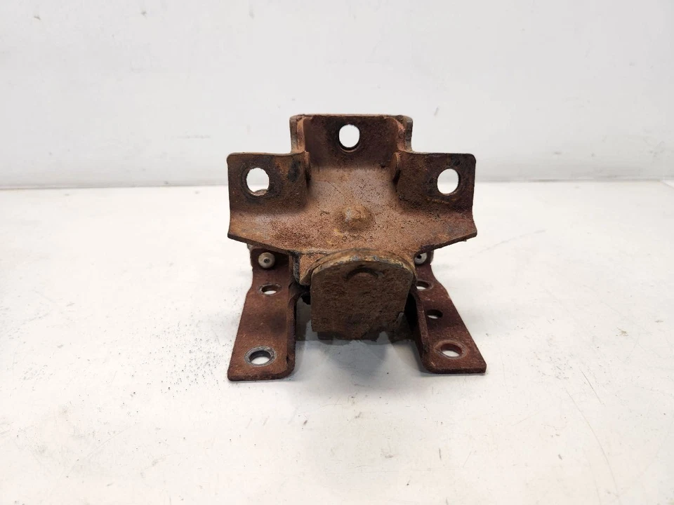 2005 Chevrolet Silverado 2500 (6.0L / AT) Drivers Left Engine Mount - Image 1 of 4